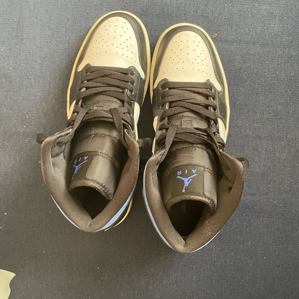 Jordan 1 mids worn a couple times